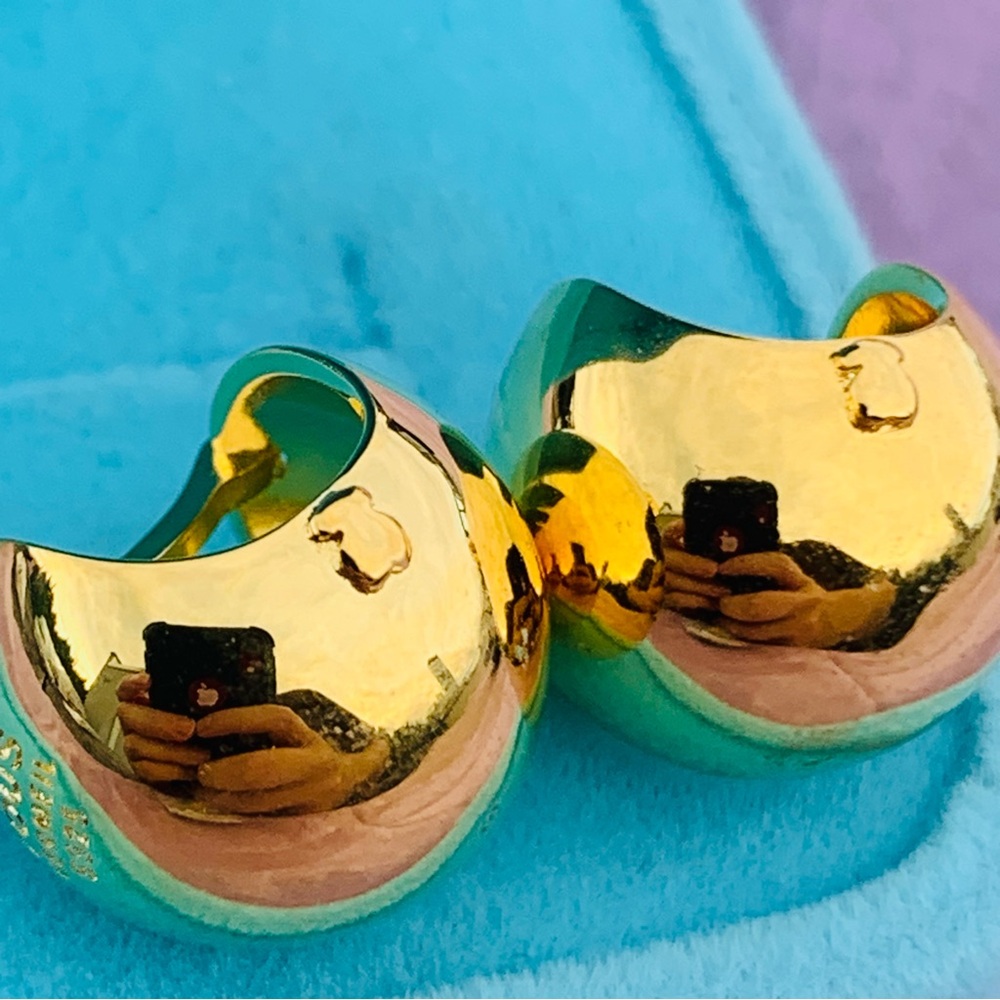 TOUS Gold Bear on Round White Pearl Studs Scoops Earrings - Picture 8 of 16